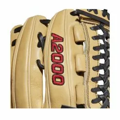 Wilson A2000 D33 Infield/Pitchers Baseball Glove - 11.75" -Wilson Sales Store D336
